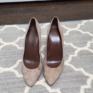 Tan suede pumps